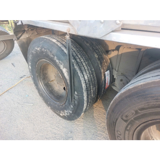 Lốp Xe Hiệu BLACKHAWK 8125R16 16PR 