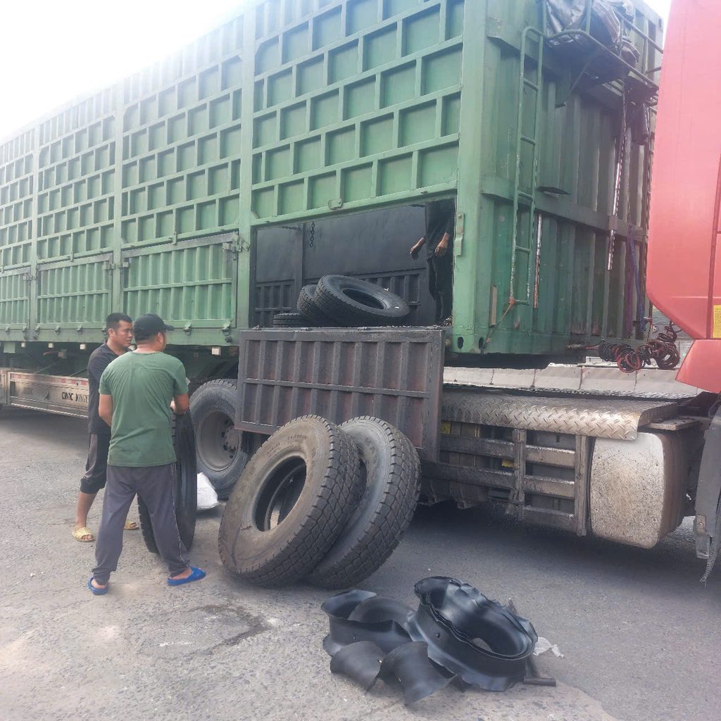 Cứu hộ lốp xe tải tại Dĩ An Bình Dương