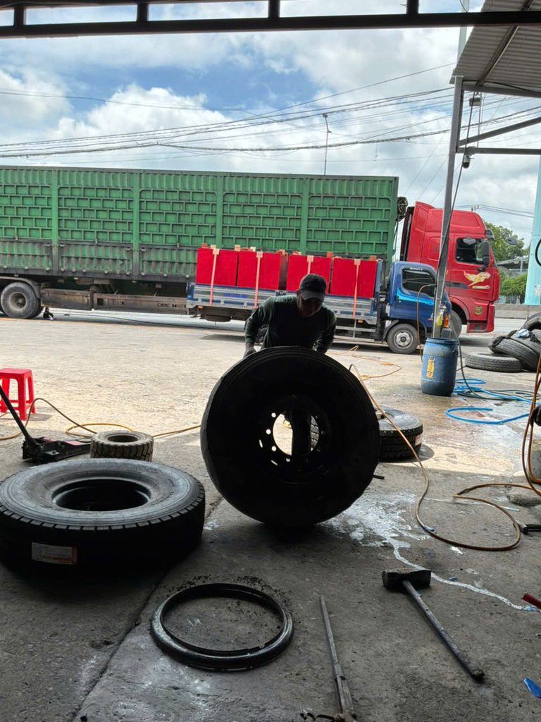 Vá Vỏ Xe Ô Tô Lưu Động Dĩ An | Cửu Long Thiên