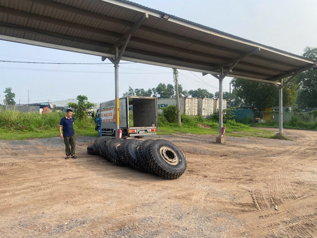 Lắp Ráp Lốp Xe Lưu Động Đồng Nai – Thay Lốp Xe Ben Tại Bãi Xe