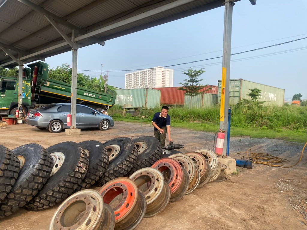Vá Lốp Xe Lưu Động Bình Dương 24/7 | Du Lịch, Tải, Ben, Container
