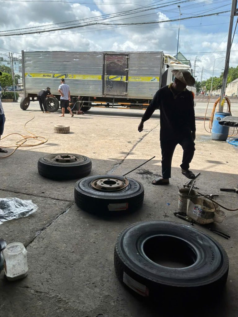 Thay Săm Lốp 24/24 Bình Dương | Cửa Hàng Lốp Cửu Long Thiên