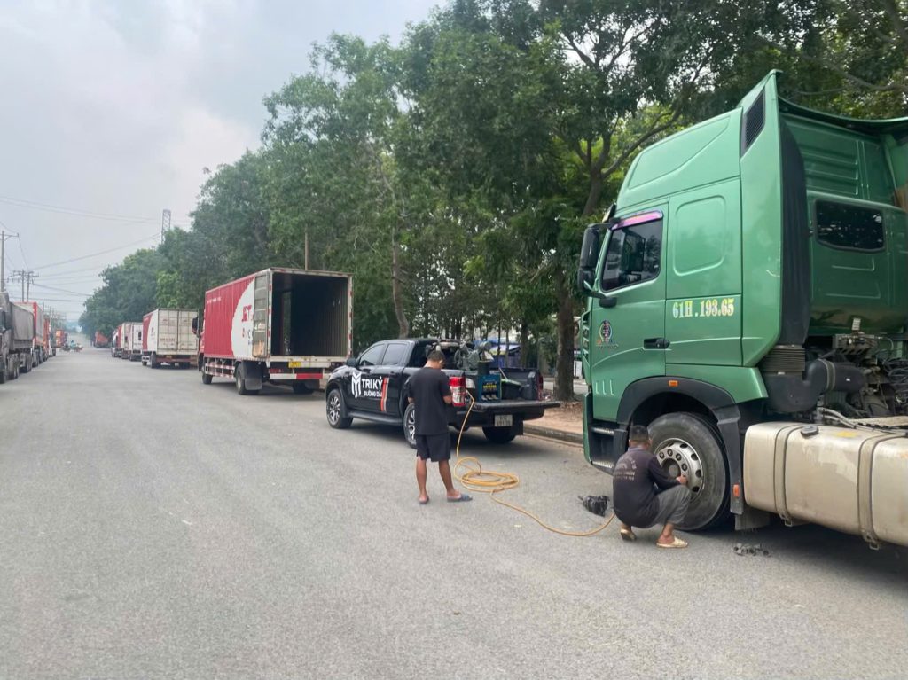 Khi Nào Cần Thay Lốp Xe Ô Tô? 5 Dấu Hiệu Tài Xế Phải Biết