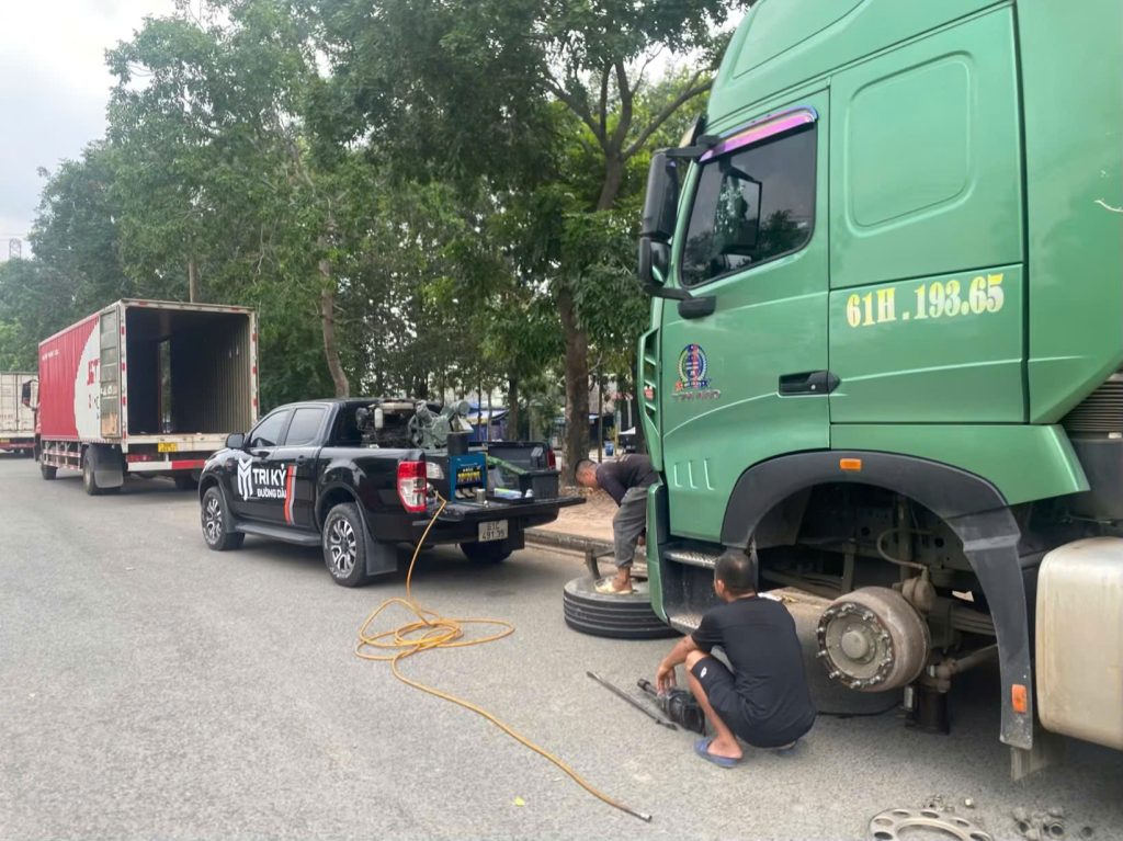 Vá Vỏ Lưu Động Mỹ Phước Tân Vạn: Phục Vụ Xuyên Đêm, Giá Bình Dân