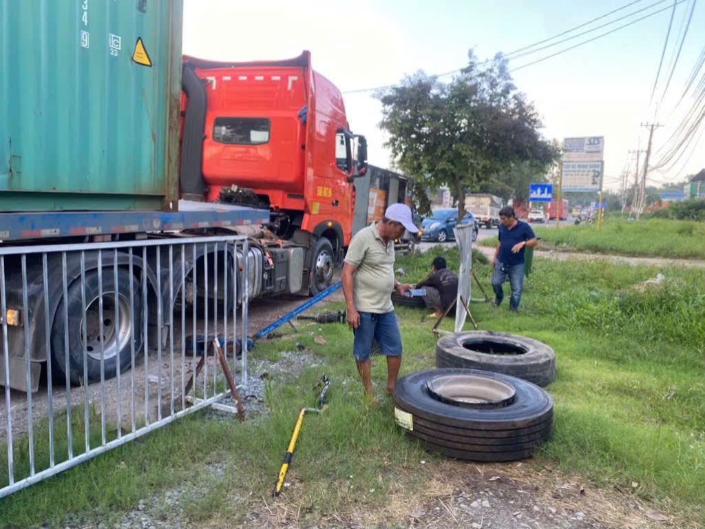 Dịch Vụ Vá Vỏ Xe Ô Tô Lưu Động Quốc Lộ 1K Dĩ An Tốc Hành 24/7