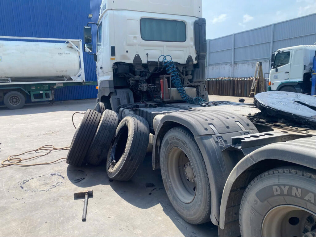 Cứu Hộ Lốp Ô Tô Chuyên Nghiệp – Vá Vỏ Lưu Động Gần Đây 24/7 | Cửu Long Thiên