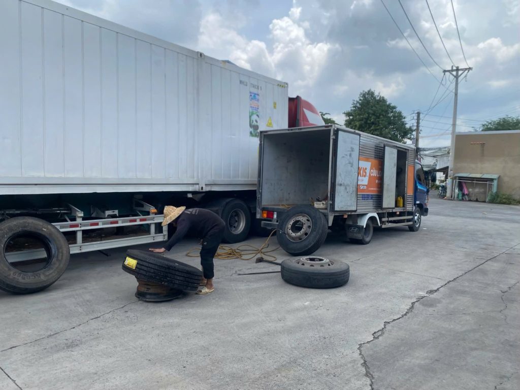 Đại Lý Săm Lốp Xe Ô Tô Bình Dương Uy Tín: Dịch Vụ Thay Lốp, Vá Lốp Tại Cửa Hàng Mở Cửa 24/24