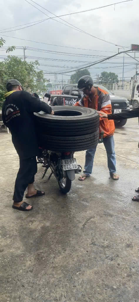 Dịch Vụ Thay Lốp Xe Ô Tô Là Gì? Quy Trình Thay Săm Lốp