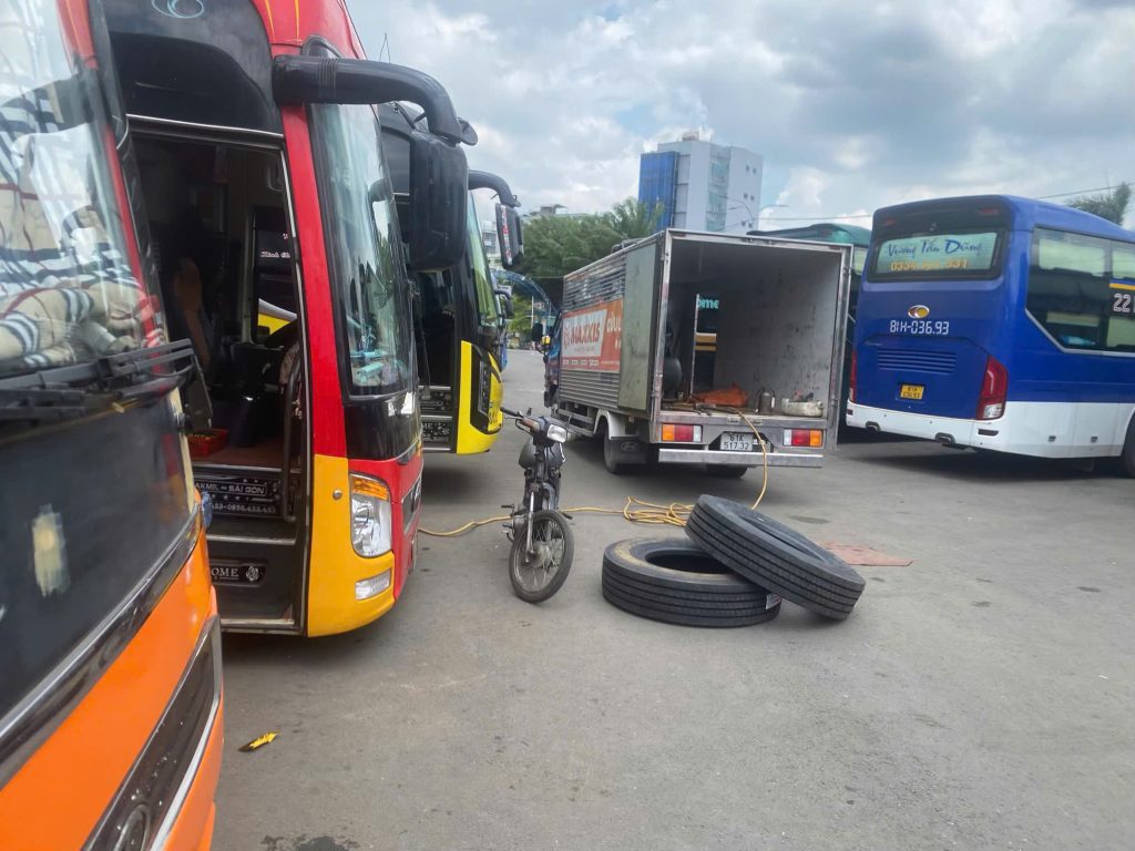 Dịch Vụ Vá Vỏ Lưu Động Bình Dương Uy Tín Giá Rẻ: Giải Pháp Khẩn Cấp Phục Vụ 24/7