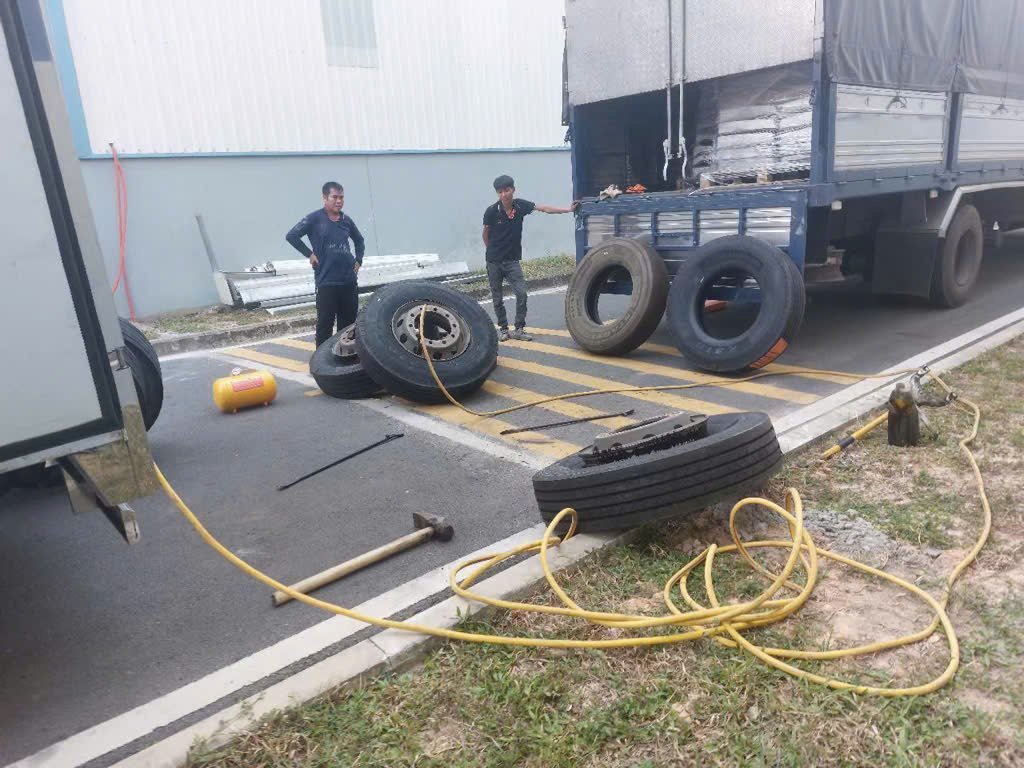 Thay Lốp Xe Ô Tô Tận Nhà Khu Vực Bình Dương: Nhanh Chóng – Chuyên Nghiệp – Minh Bạch